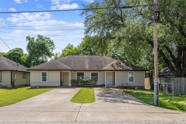 Building Photo - 2410 Morning Glory Dr