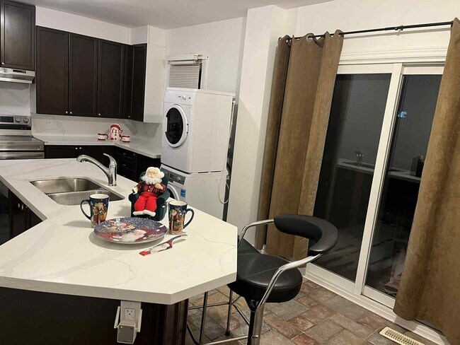 Photo du bâtiment - 2299 Wiseman Crt