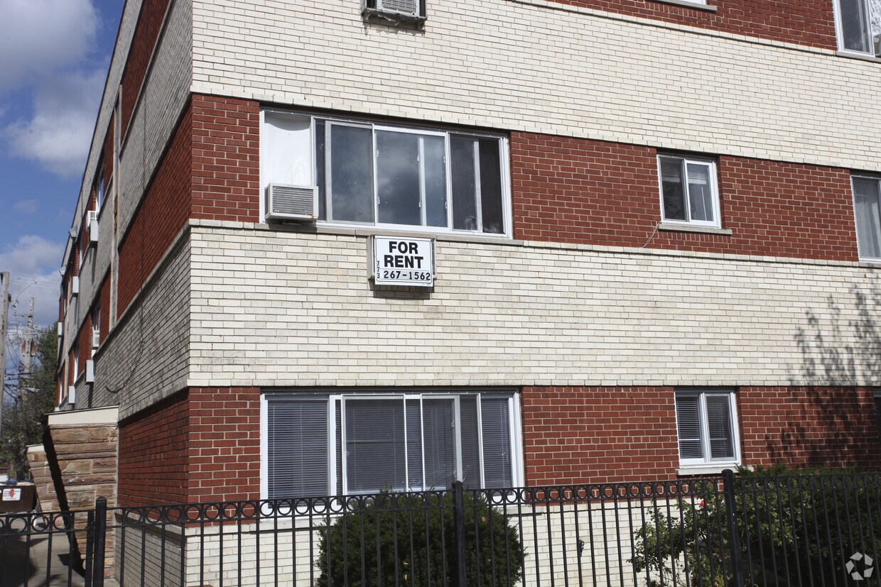 Foto del edificio - 2842 W Montrose Ave