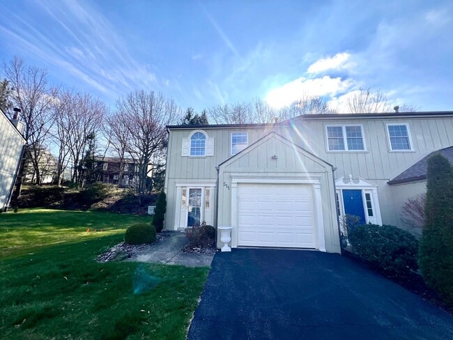Building Photo - Cranberry Twp - 2 Bedroom 1.5 Bathroom - T...