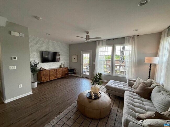 Foto del edificio - 369 Willowshire Ct