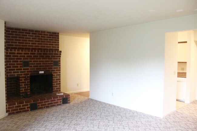 Foto del edificio - Spacious 3-Bedroom Condo for Rent!- 1034-2...