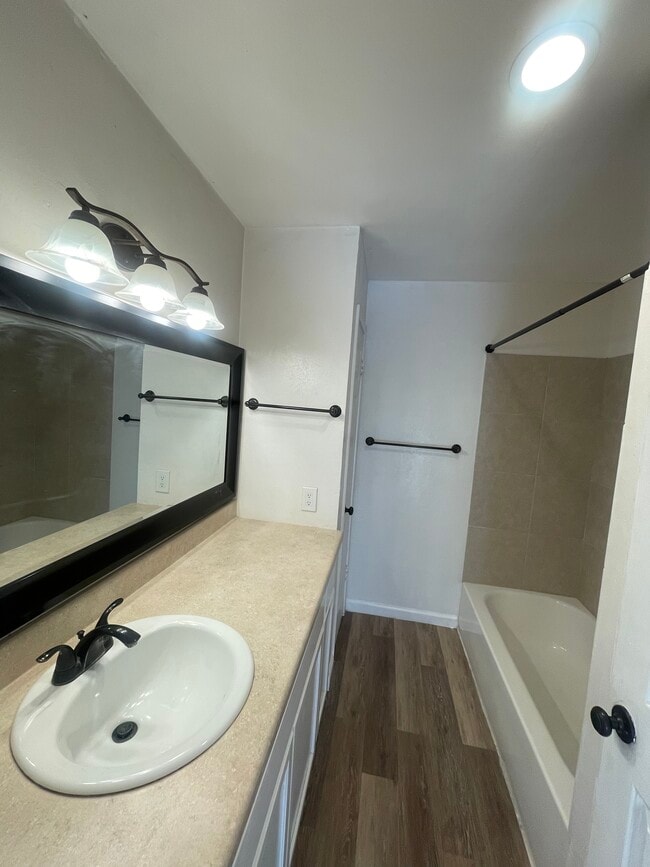 Foto del edificio - 8545 Midpark Rd