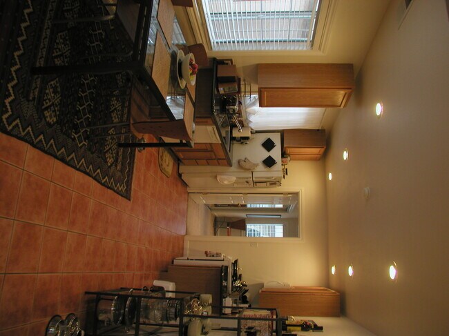 Building Photo - 422 Clinton St