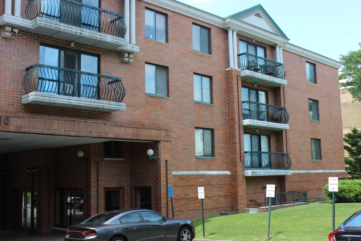 Foto principal - 260 Middle Neck Rd