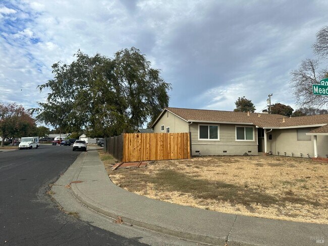 Foto del edificio - 766 Meadowlark Dr