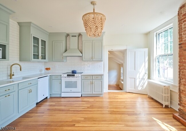 Building Photo - 46 York St