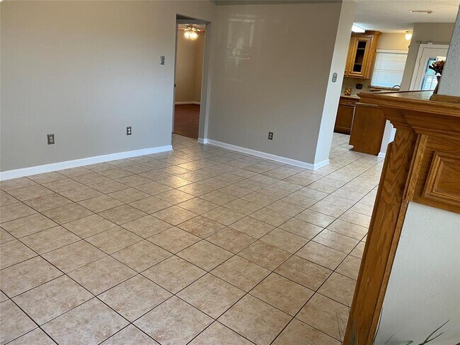Building Photo - 2415 Poco Dr