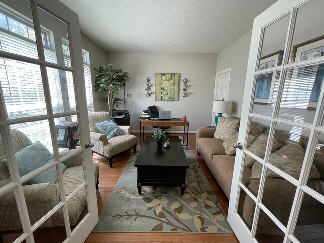 Foto del edificio - 3744 Jonathan Ridge Rd