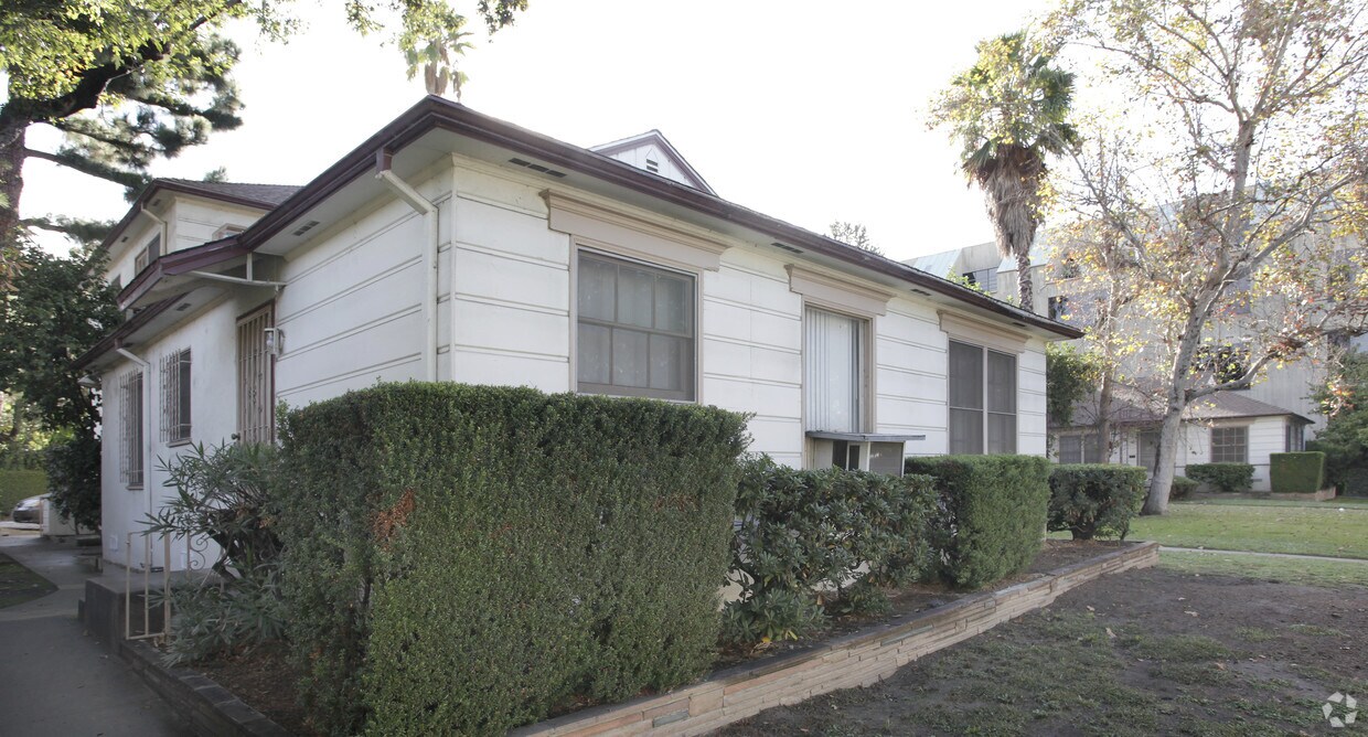 Primary Photo - 4142-4152 Cahuenga Blvd