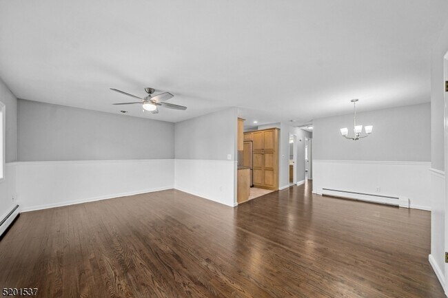 Foto del edificio - 92 Hawthorne Ave