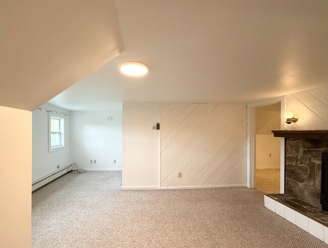 Foto del edificio - 1003 Osgood Hill Rd