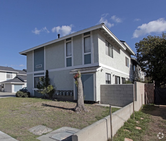 Building Photo - 13881-13891 Cedar St