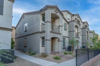 Building Photo - 633 Bellus Pl