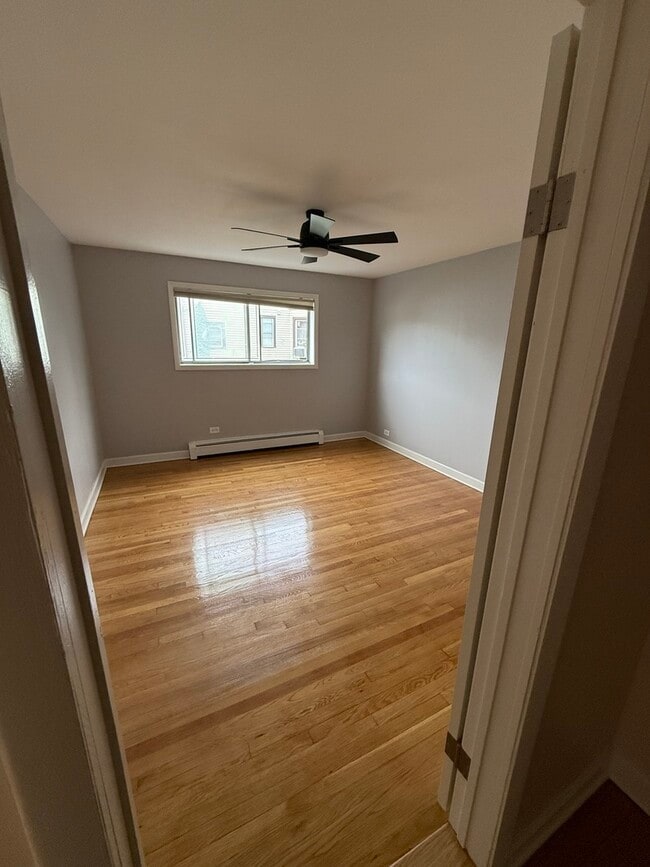 Building Photo - 3852 N Elston Ave