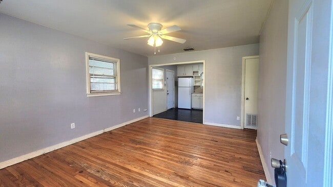 Building Photo - 2/1/1 CARPORT FOR LEASE - 50% OFF OF FIRST...