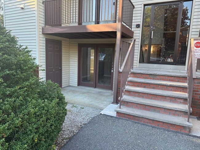 Building Photo - 189 Littleton Rd