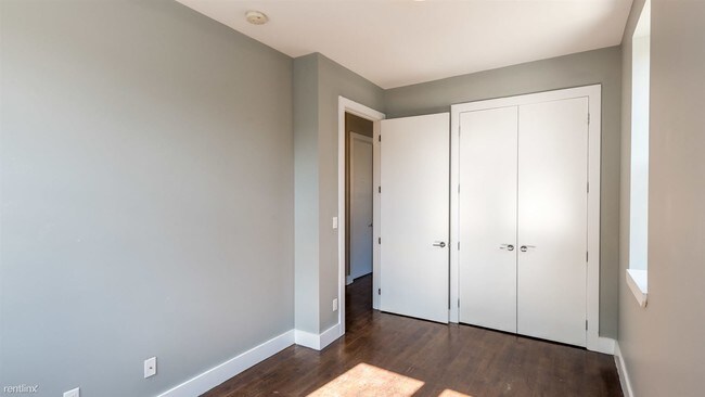 Foto del edificio - 5 br, 2 bath Apartment - 137 Hart St Unit 1B