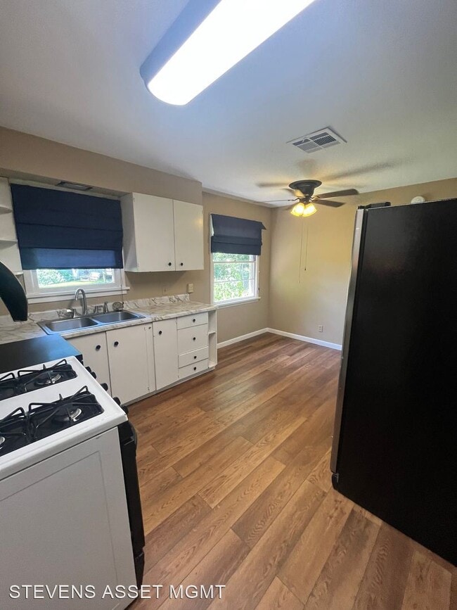 Building Photo - 3 br, 1 bath House - 141 Kayla St.