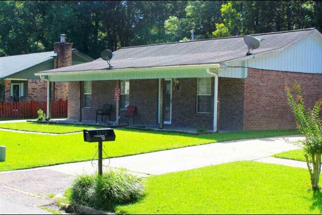Building Photo - Brookhollow