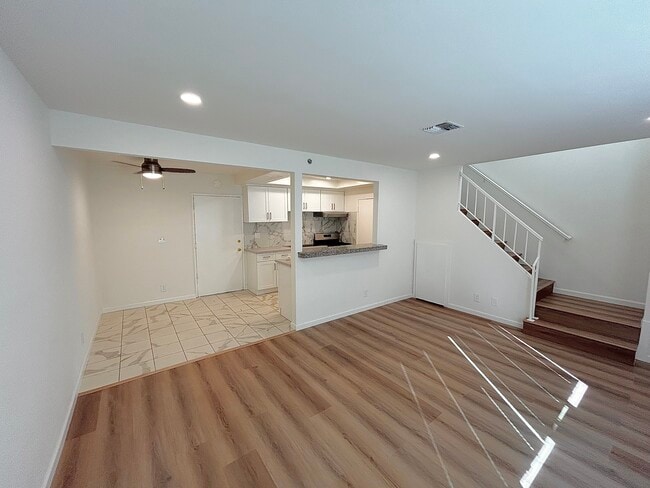 Building Photo - 915 Carob Way
