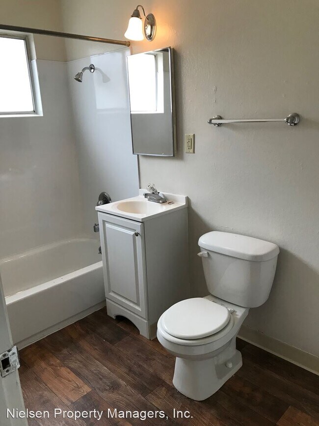 Building Photo - 2309 I St