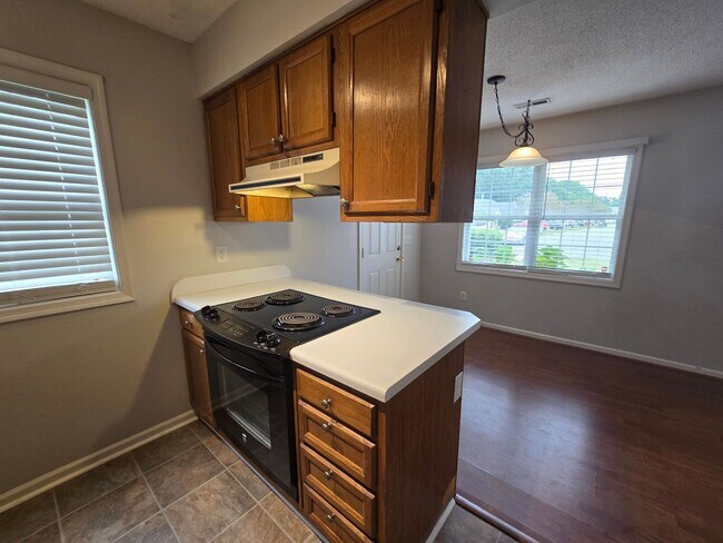 Building Photo - Waterfront, 2Bed, 2Bath, Minutes From 17 N