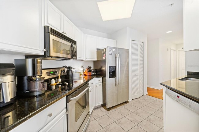 Building Photo - 700 S Harbour Island Blvd