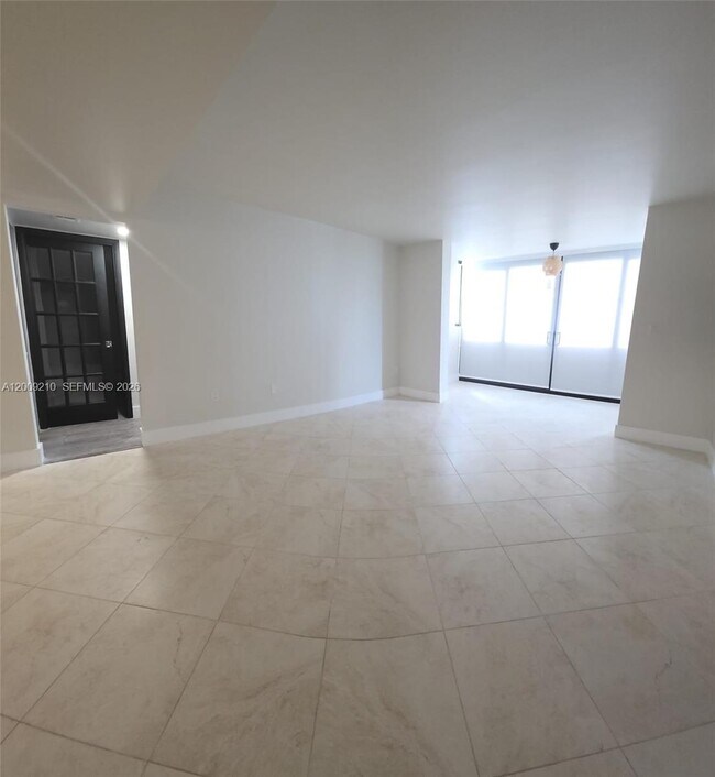 Foto del edificio - 250 Galen Dr