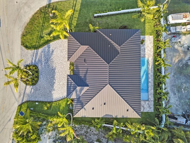 Building Photo - 129 Indies Dr S
