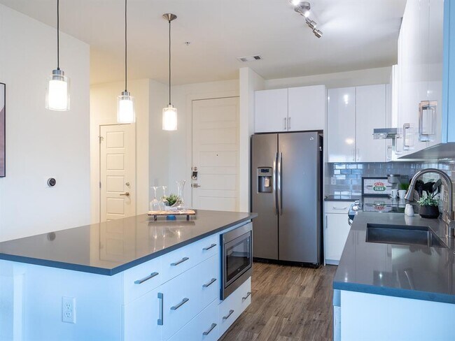 Foto del edificio - 6444 Burnet Rd