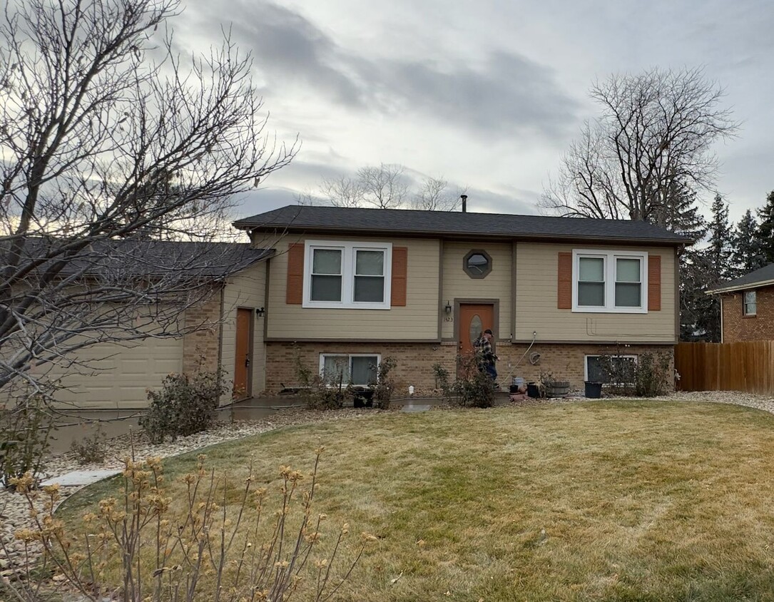 Primary Photo - Must see 4 bedroom 2 full baths in the hea...