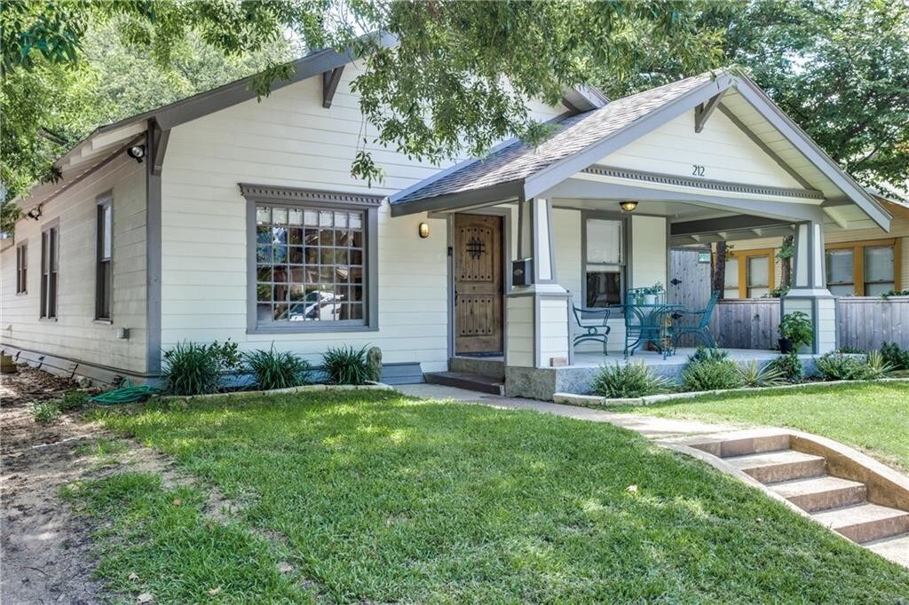 Primary Photo - 212 N Waverly Dr
