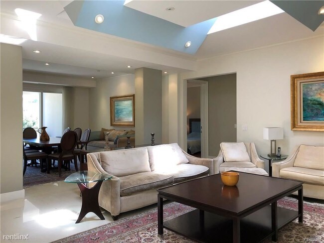 Building Photo - 3 br, 3 bath Apartment - 1024 Kenfield Ave
