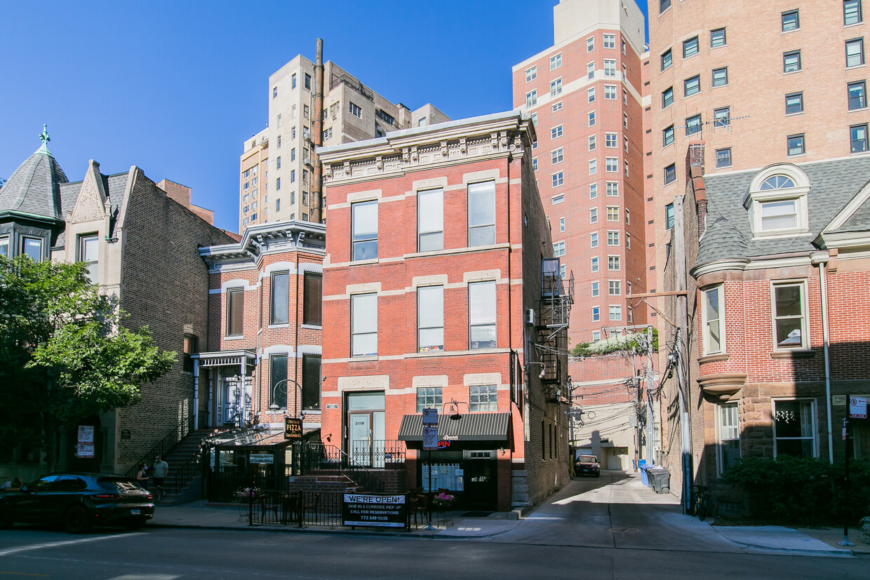 Primary Photo - 2119 N Clark St