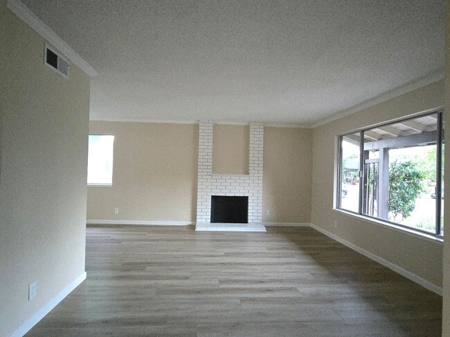 Foto del edificio - 6003 Paxton Ct
