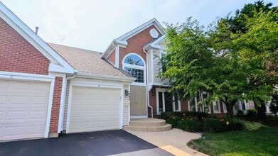 Building Photo - 1880 Fox Run Dr