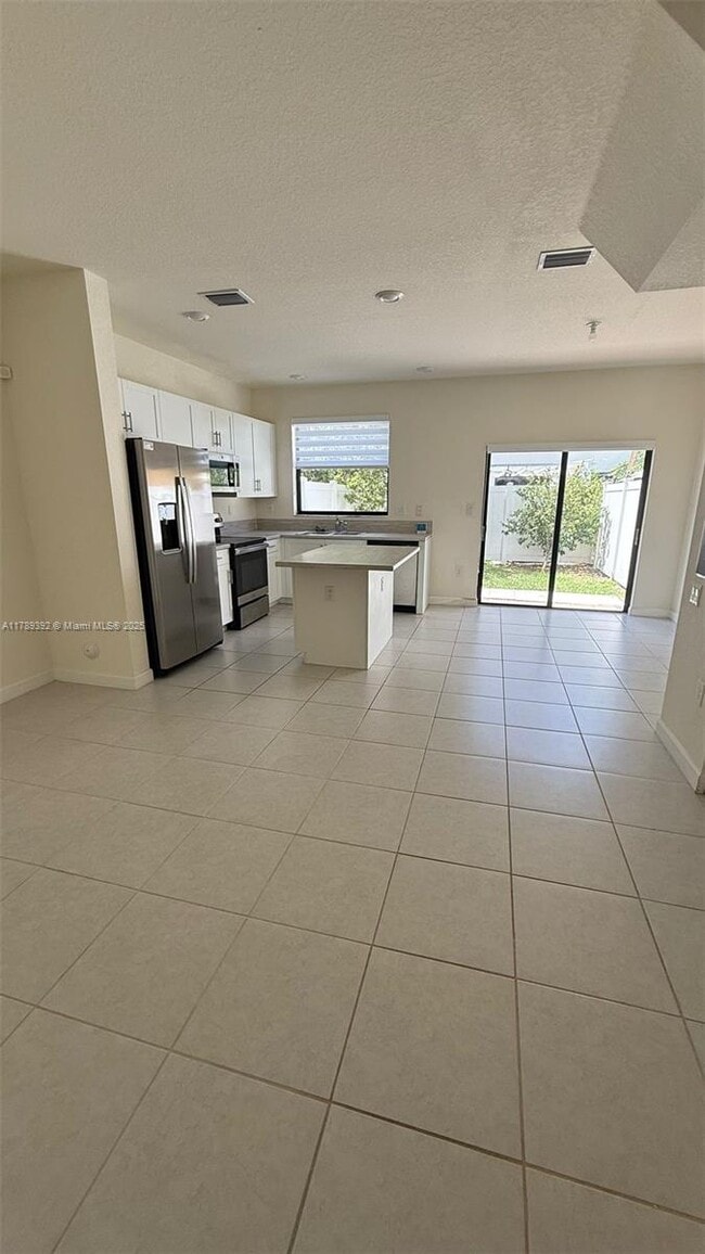 Foto del edificio - 3432 W 113th St