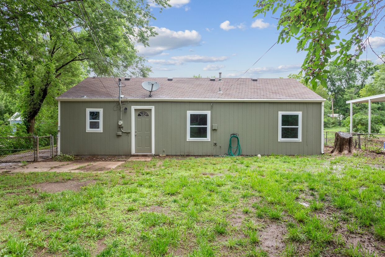 Primary Photo - 6543 N East Park View St