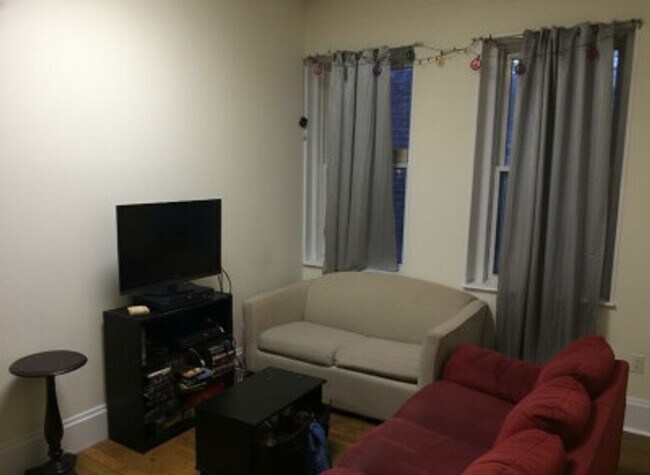 Foto del edificio - NO FEE - Kenmore 3 BR Apartment - 9/1