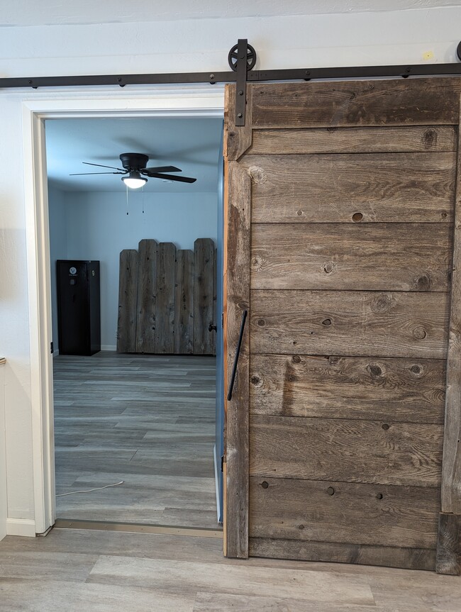 Building Photo - 956 Lupin Ave