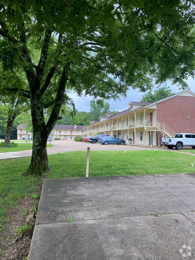 Building Photo - Oakwood Village Apartments