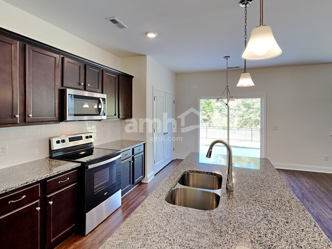 Foto del edificio - 3017 Lucky Ln