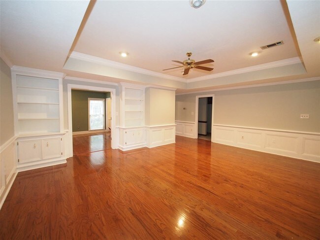 Building Photo - 2 Dogwood Hill Dr
