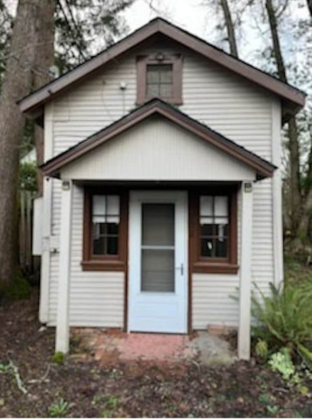 front from outside - 132 NW 30th St