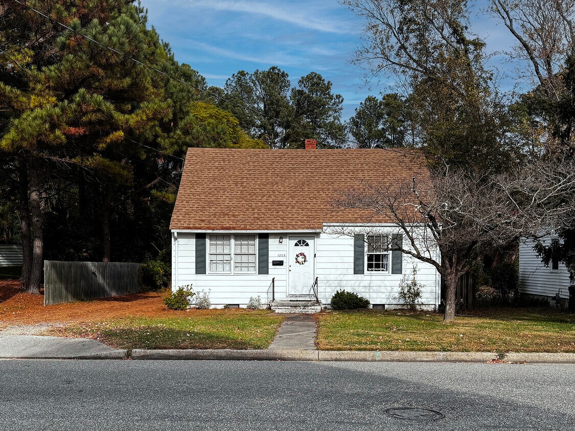 Foto principal - 1203 Lafayette St