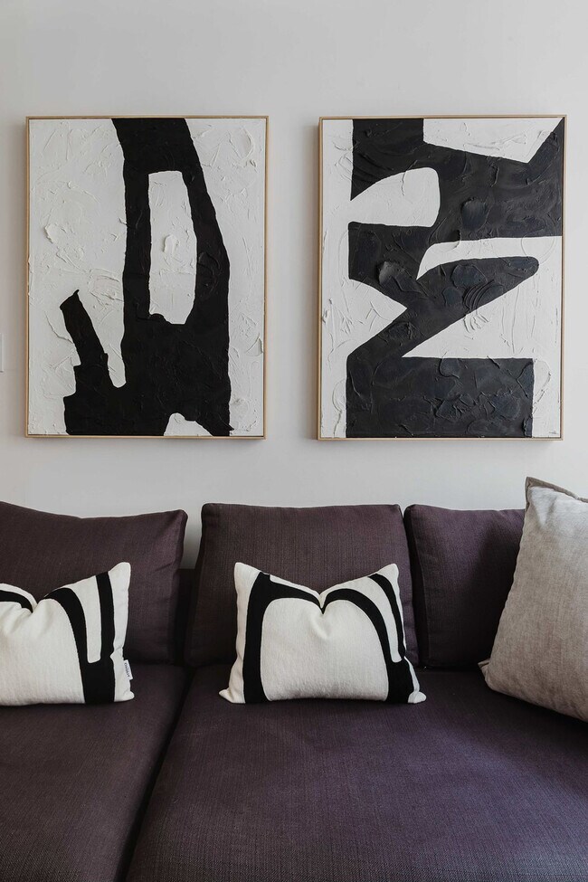 Building Photo - 323 E 51st St