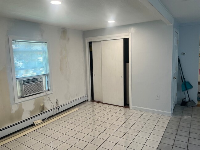 Building Photo - 46 Lowell St
