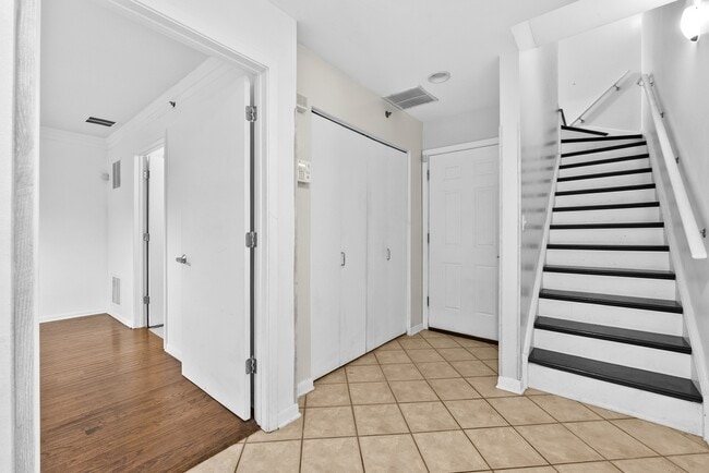 Building Photo - 1716 E 54th St