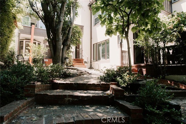 Foto principal - 315 S Commonwealth Ave